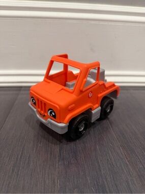 NWOT Fisher-Price Little People Orange Small Tow Truck Happy Toy Truck Kids Baby